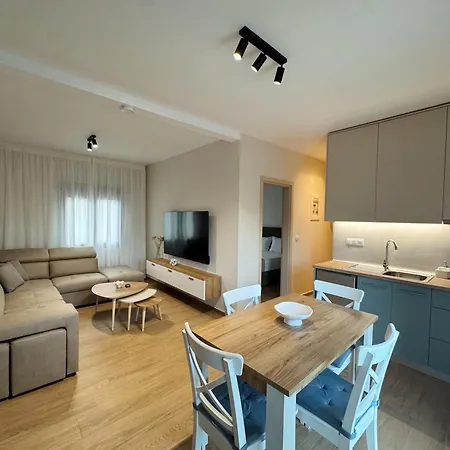3triaina Upstairs Апартаменты *