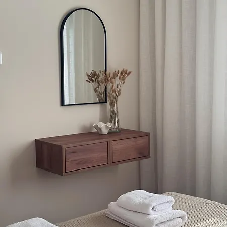 3triaina Upstairs Апартаменты *