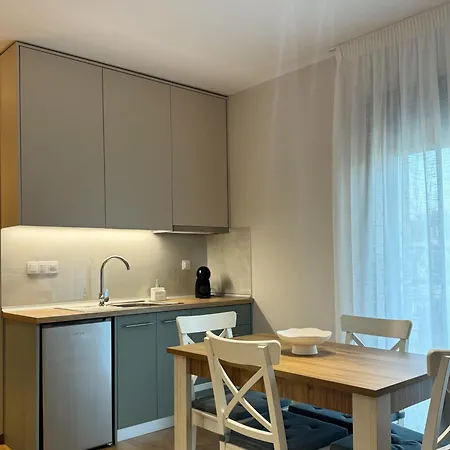 3triaina Upstairs דירה סטאברוס