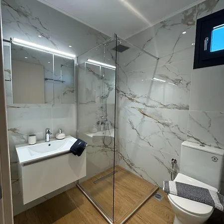 3triaina Upstairs Апартаменты