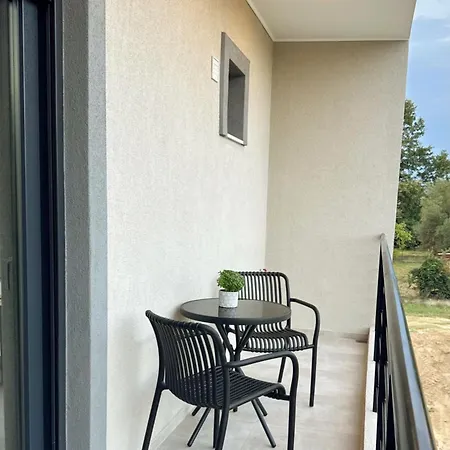 דירה 3triaina Upstairs סטאברוס