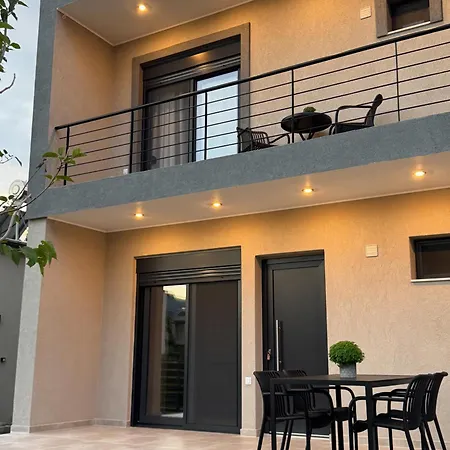 3triaina Upstairs * סטאברוס